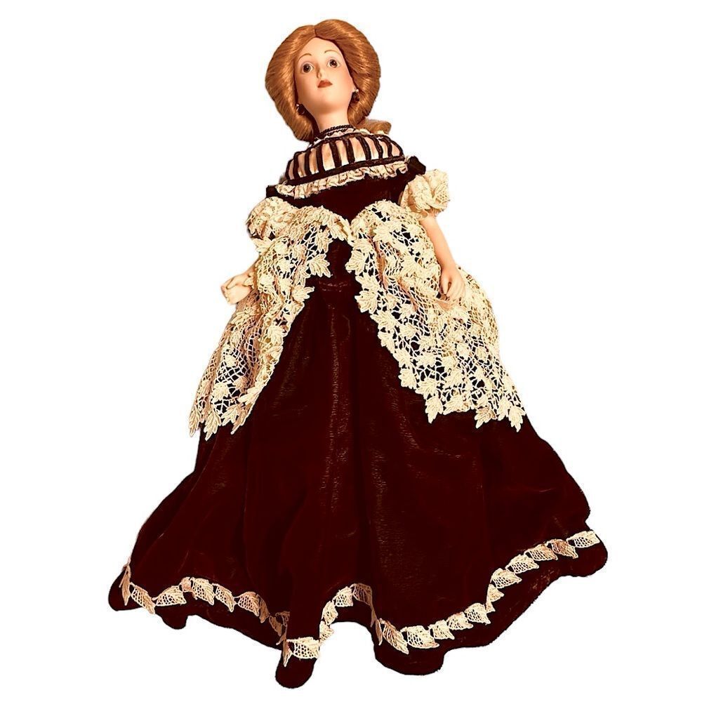 Vintage Franklin Mint Heirloom Musical Porcelain Doll Renata 1985.